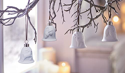 Dekoleidenschaft 4X Deko-Hänger Glocke aus Porzellan, matt-weiß, 5 cm hoch, Weihnachtsbaumschmuck, Weihnachts-Dekoration zum Aufhängen, Porzellandeko, Christbaumschmuck hängend, Tannen-Baumschmuck von Dekoleidenschaft