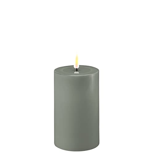 Deluxe Homeart Flammenlose LED-Kerze für den Innenbereich, Salvie Green, mit echter Flame™️-Technologie, batteriebetriebene Kerze (7,5 x 12,5 cm) von Deluxe Homeart