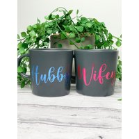 Hubby & Wifey Tasse Metallic Blau Und Rosa Set von Designsbyaliciaa