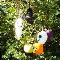 Halloween Ornamente, Amigurumi Häkeln, Alien, Fledermaus, Gespenst, Hut, Eule, Kürbis, Schädel, Spinne, Kammzug, Acrylgarn von DiVerseBlessings