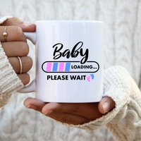 Neues Baby Wird Geladen ... Bitte Warten, Neue Mama Kaffeetasse, Schwangerschaft Becher, Geschlecht Offenbaren Zu Sein von DiandDrew