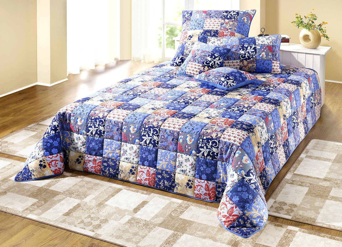 Tagesdecken und Kissenbezüge in Patchwork-Optik aus Baumwolle, Größe 914 (für Doppelbett, 280x210 cm), Blau von Dreams