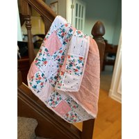 Baby Quilt Decke | Rosa/Pfirsich Blumen & Pfeile Mit Liebe Handgefertigt von EllensCrochetCuties