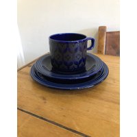 Hornsea Midnight Blue Heirloom Teetasse, Untertasse Und Teller-Trio von EvelynMaiVintage