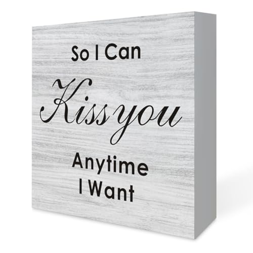 Rustikales Holzschild mit Zitat für Schlafzimmer, Schlafzimmer, Aufschrift "So I Can Kiss You", Blockschild für Wand, Tisch, Schreibtisch, Bauernhaus-Stil, Wandkunst-Dekoration, 17,8 x 17,8 cm von FONALO