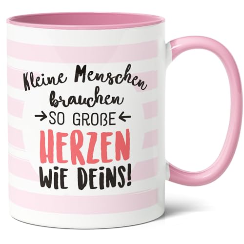 Tagesmutter Geschenk - Kaffee-Tasse, Keramik (330ml), für Kita Erzieher, Erzieherin - Abschied, Weihnachten oder Geburtstag Geschenkidee - Kleine Menschen brauchen große Herzen wie deins (Rosa) von Facepot