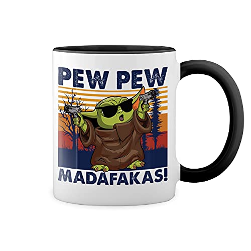 GR8Shop Pew Pew Madafakas Yoda with Gun Vintage Weiße Tasse Mug mit schwarzen Felgen & Griff von GR8Shop