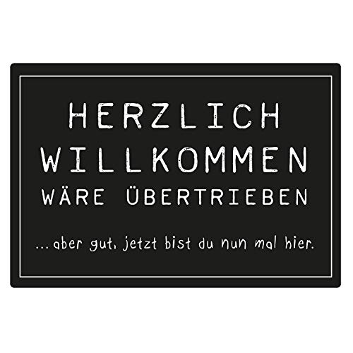 Fußmatte mit Spruch Herzlich Willkommen wäre übertrieben Aber jetzt bist du Nun mal Hier | Schmutzfangmatte | lustige Türmatte | Fußabstreifer Haustür aus Filz | Geschenk Weihnachten von Geschenke 24