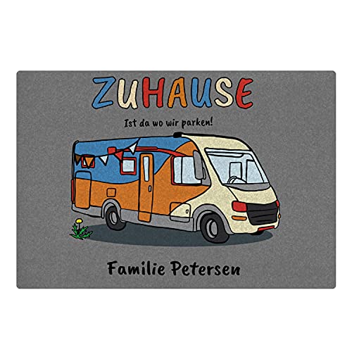 Geschenke 24 | Fußmatte personalisiert Zuhause ist da, wo wir parken (Wohnmobil) | Schmutzfangmatte für innen und außen | optional mit Wunschnamen Bedruckt | Eingangstür | dekorative Geschenkidee von Geschenke 24