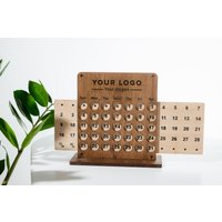 Personalisierter Immerwährender Kalender Aus Holz - Wunderbares Firmengeschenk Für Chef, Kollegen. Ideal Jeden Anlass von GiftIdeasUA