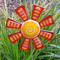 Glassworks Northwest - Orange Blume Mit Regenbogenstreifen Pflanzenstecker Fused Glass Garden Art von GlassworksNorthwest