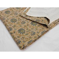 Beige Floral Baumwolle Handgemachte Kantha Quilt Boho Wohnkultur Werfen Tagesdecke von HandloomPalaceArt