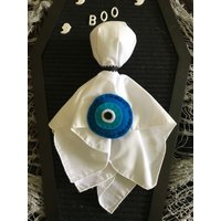 Vintage Leinen Hängender Geist, Evil Eye, Stoff Geist Dekoration, Gruseliger Halloween von HauntedHeikaHandmade