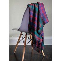 Pure Lambswool Macdonald Clan Modern Tartan Reise Teppich/Decke - Made in Scotland von HighlandTweedStore