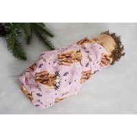 Gestrickte Swaddle Decke-Pink Highland Cow Floral Baby Mädchen Decke - Country Boho Geschenk von HilltopBabyandMore