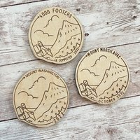 Nh Berg Wandern 2, 5 Zoll Holzmagnet | New Hampshire Wanderer 4.000 Fuß Washington von HomeSweetSignsNH