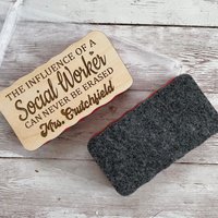 Sozialarbeiter Radiergummi | Wertschätzung Geschenk Personalisierte White Board Holzbrett von HomeSweetSignsNH