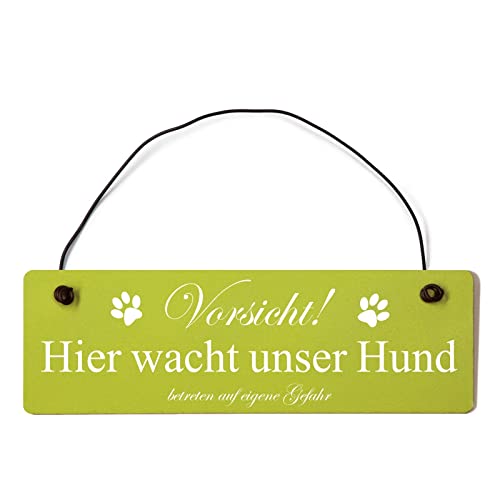 Deko Shabby Chic Schild Vorsicht hier wacht unser Hund Vintage Holz Türschild in hellgrün mit Draht von Homeyourself