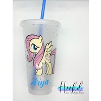 My Little Pony Inspiriert Fluttershy Konfetti/Glitzer Kalte Tasse/Becher. Kann Personalisiert Werden. Stroh Topper Optional. Tolle Geschenkidee von HookdOnInspiration