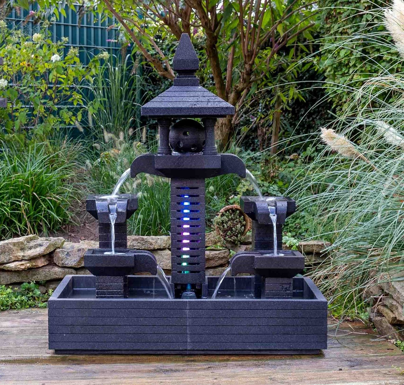 IDYL Gartenbrunnen Lavastein Brunnen Wassrspiel mit Beleuchtung von IDYL