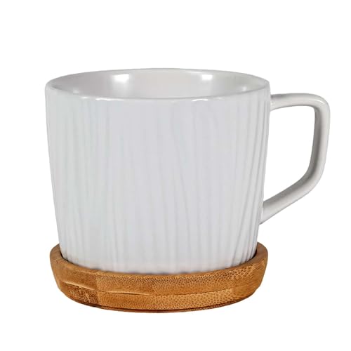 INTIRILIFE Kaffeetasse mit nordischen Rillen Muster in Weiß - 230 ml Füllmenge - Teetasse aus Keramik mit Holz Untersetzer von INTIRILIFE