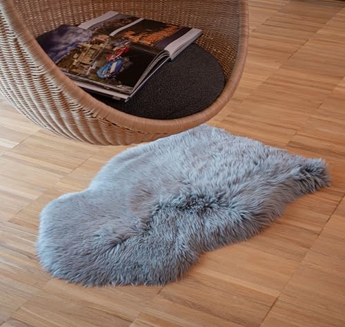 IPEA Lammfell Farbe Grau - Teppich aus echtem Schaffell - Made in Italy - 100/110 cm - Natürliche Lammfell Teppich Wohnzimmer - Weiches und Dickes Fell - Deko Fell Schlafzimmer IPEA Lammfell Farbe Grau - Teppich aus echtem Schaffell - Made in Italy - 100/110 cm - Natürliche Lammfell Teppich Wohnzimmer - Weiches und Dickes Fell - Deko Fell Schlafzimmer von IPEA