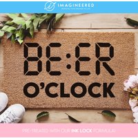 Beer O'clock Vatertagsmatte - Geschenk Zum Vatertag Lustige Fußmatte Personalisierte Matte Geschenke Für Ihn Freunde Familiengeschenke von Imagineered
