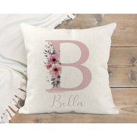 Rosa Blumen Initial Kissen, Mädchen Kinderzimmer Dekor, Baby Geschenke, Kindergarten, Dekor von IndiePrintsCo