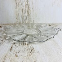 Vintage Glas Verzierte Servierplatte von JaalDiggersOfTexas