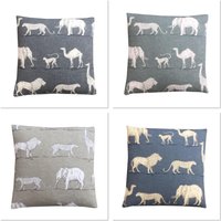 Iliv Prairi Safari Tiere Affe Giraffe Gepard Löwe Kissenbezug/Kissenbezug von Janscosycushions