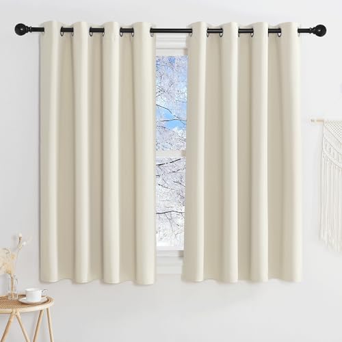 KGORGE Wohnzimmer Gardinen Kurz Fenster Vorhänge Beige 2er Set 145 x 140 cm(HxB) Verdunklungsgardine Ösen Vorhang Verdunkelung Hellbeige Thermovorhang Hitzeschutz Blackout Curtains von KGORGE