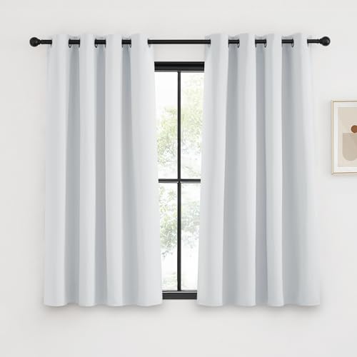 KGORGE Verdunkelungsvorhang Kurz Thermo Vorhänge gegen Hitze Ösenschal 2er Set 145 x 140 cm(HxB) Vorhänge Weiss Blickdicht Wohnzimmer Gardinen Fenster Kurz, Grauweiß von KGORGE