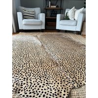 Geparden -Rindsleder-Teppich - Größe 200 X 150 cm, Leopardenteppich, Gepardenteppich von Kanukhides