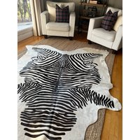 Zebra-Teppich, Zebra-Rindleder, Zebra-Druck-Rindleder-Teppich - Größe 200 X 160 cm # C-1359 von Kanukhides