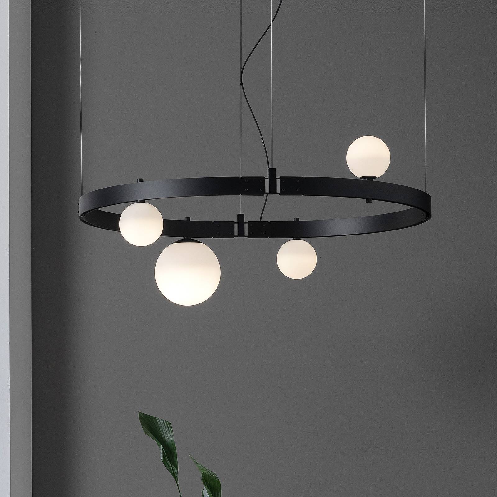 Karman Stant LED-Hängeleuchte schwarz Länge 103 cm von Karman