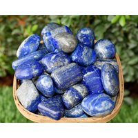 Lapis Lazuli Trommelsteine Heilkristalle Polierte Felsen, in Packungsgrößen Von 4 Unzen, 1/2 Pfund Und 1 Meditation & Wellness Geschenke von KomalCrystals