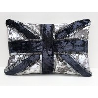 Union Jack Kissen Aus Gecrashtem Samt von LOVEinteriorsCo