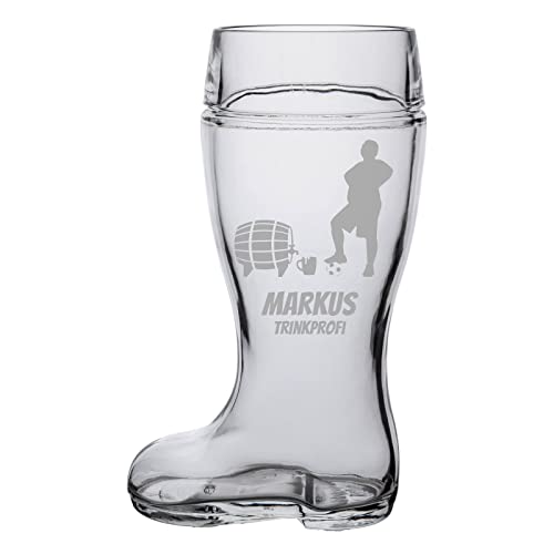 LUXENTU Bierstiefel mit Gravur, Bierglas mit 1,0 Liter Füllstrich, Personalisiertes Glas mit Name & Fußball-Motiv, Geschenk zum Vatertag/Geburtstag, Spülmaschinengeeignet, Spieler mit Bierfass von LUXENTU