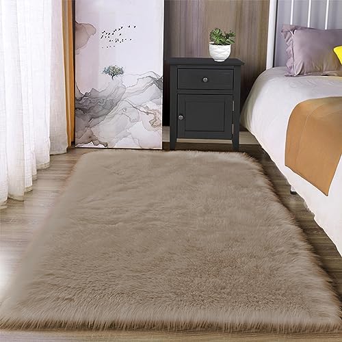 Latepis Teppich Beige 90x150 cm Schlafzimmer Bettvorleger für Wohnzimmer Sofa Deko Hellbraun Kunstfell Teppich Flauschig Waschbar Hochflor Fellteppich Shaggy Area Rug von Latepis