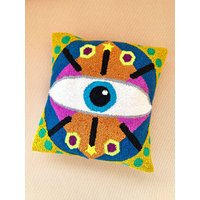 Lochnadel Augen Kissenbezug, Kunst, Evil Eye Kissen von Lemonidea