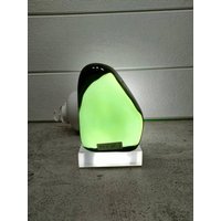 Polierter Natürlicher Andara Kristall Smaragdgrün 994Gr Mit Basis Für Dekoration von Lightofandara