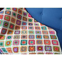 Gehäkelte Kinderwagendecke, Creme-Rand-Afghane, Oma-Quadrat-Couch-Überwurf, Dekorative Weihnachts-Afghane, Roseanne-Afghane, Baumwoll-Babydecke von LittleTouchesCrochet