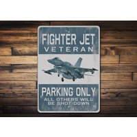 Fighter Jet Veteran Parkschild, Tierarzt Geschenk, Schild Für Veteran, Geschenk Jet-Flieger, Kampfjet Parken von LiztonSignShop