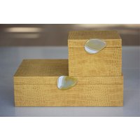 Holz Und Senf Kunstleder Dekorative Accessoires Organizer Geschenkbox Mit Edelsteinknopf, Nachttisch Box, Kommode Box von MOENAStudio