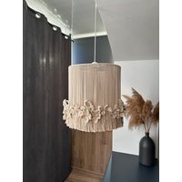 Elfenbein Blumen Fransen Makramee Pendellampe Schirm Kinderzimmer Boho Kronleuchter Beleuchtung Cottagecore Dekor Blumenlampe Gewebte Deckenleuchte von MacrameshkaUA