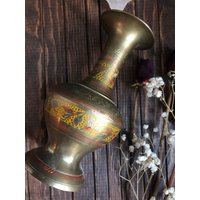 Vintage Messing Vase - Gold Bemalt Kleine Wohnkultur Kristallkugel Ständer von MagicFromTheAttic