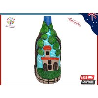 Handgefertigte Clay House Flaschenkunst | Einzigartige Wohnkultur Baum Landschaft Perfektes Geschenk Für Kunstliebhaber Dekorative Flaschenvase von MarsArtTreasures