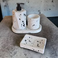 Weißes Terrazzo Badezimmer Set Modernes, Beton Badzubehör Mit Tablett, Zahnbürstenhalter, Einzigartiges Neues Zuhause Geschenk von MaydaStudios