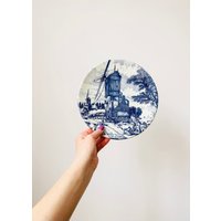 Delfts Blauw Wandteller, Windmühle, Landschaft, Wandbehang, Dekorative Delfter Keramik von MissVintageBox