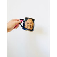 Steingut Tee Tasse, Gargoyle Gesicht Schrulligen Mann Handgemachte Studio Keramik Tasse von MissVintageBox